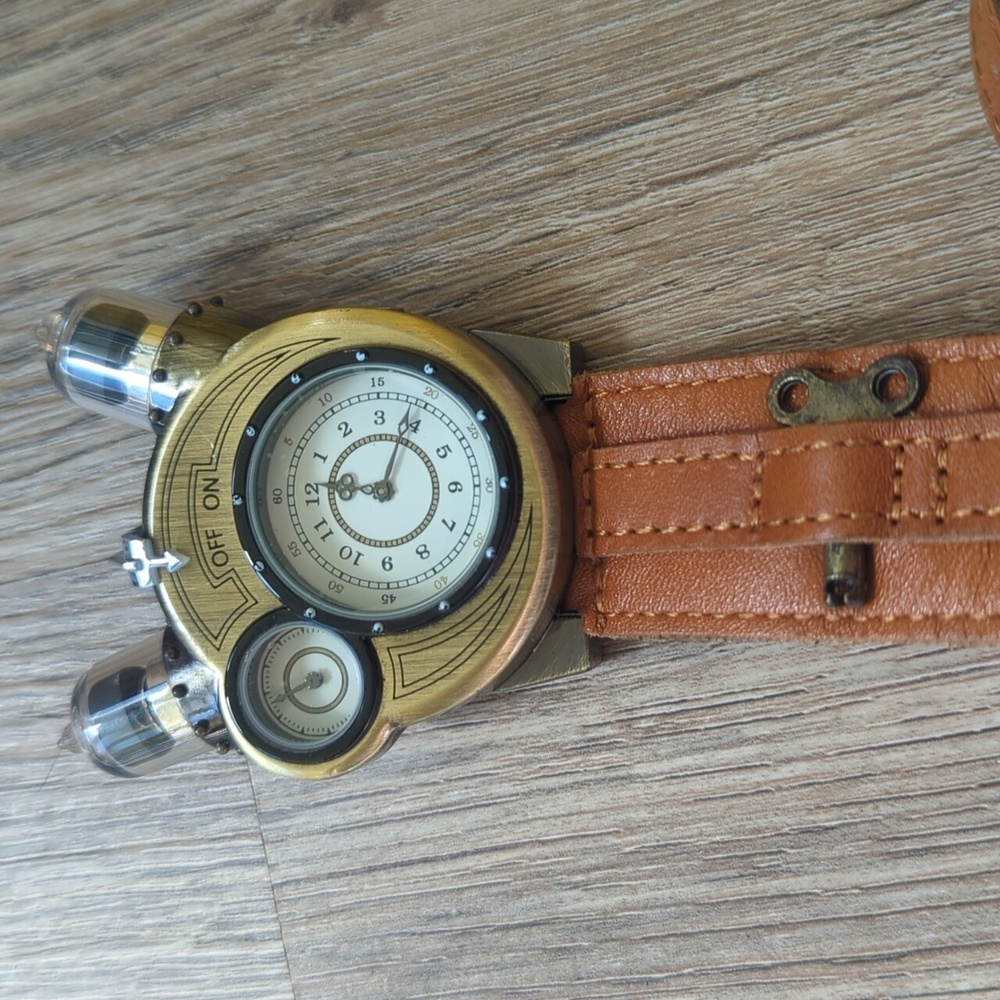 Tesla Thinkgeek Steampunk Watch with Brown Leather Strap And Keys - Picture 6 of 7